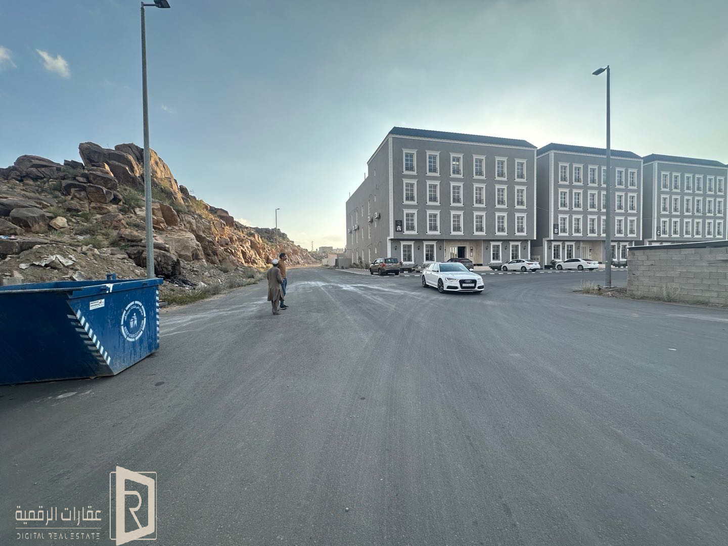 ‏عمارة ثلاثة أدوار